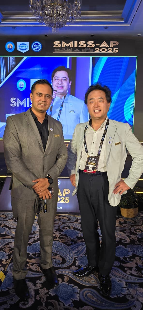Dr. Sagar Sharma presenting at ASSICON 2025, the annual conference of the Association of Spine Surgeons of India